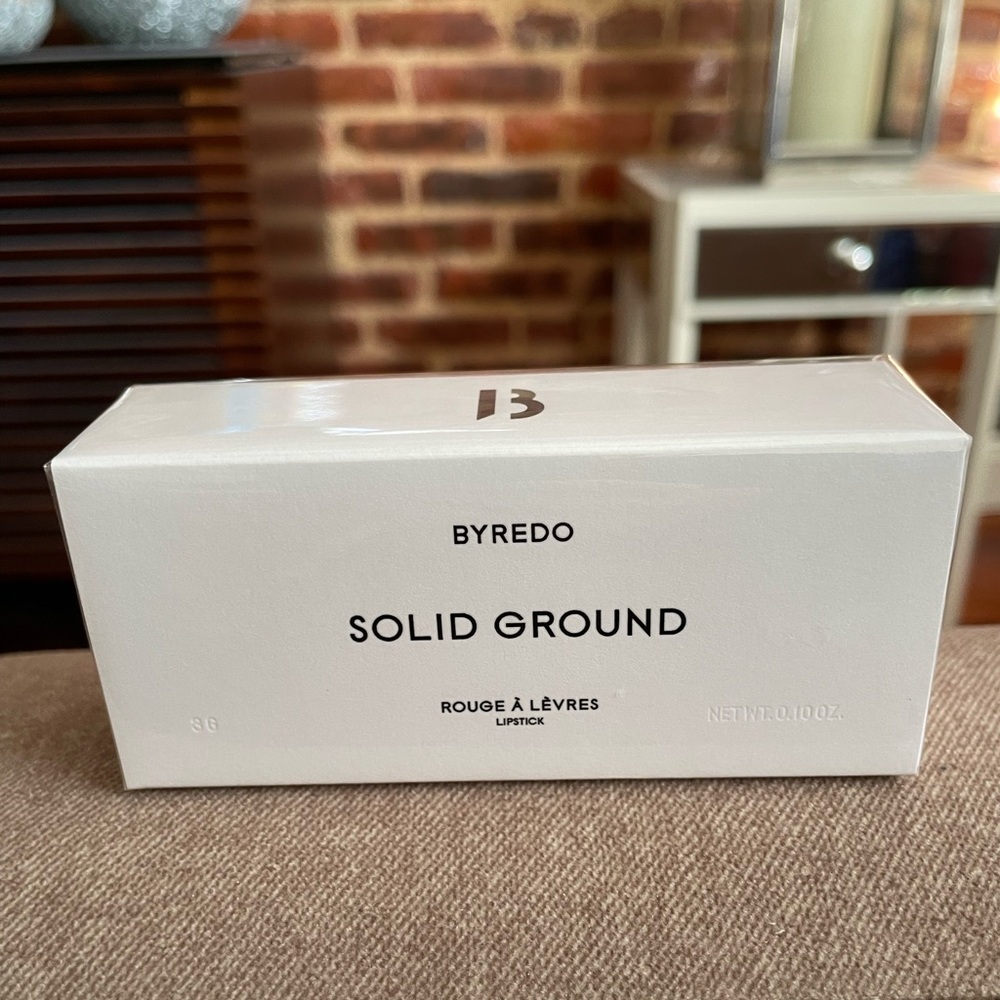 🌟Byredo brand new lipstick 3g in Solid Ground🌟